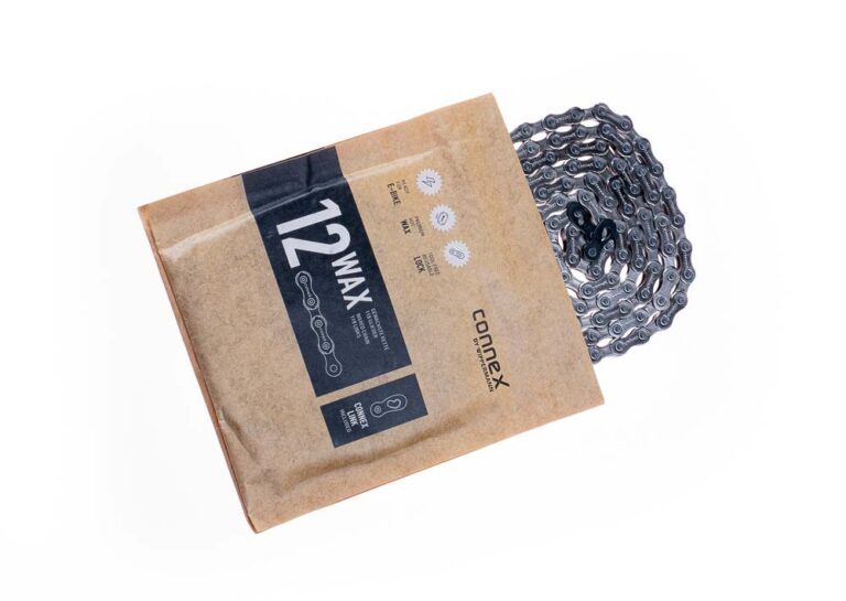 Maximiza el rendimiento y la limpieza de tu transmisión con Connex WAX, cadenas preenceradas para un pedaleo eficiente y duradero. Cadena de 12 velocidades preencerada
